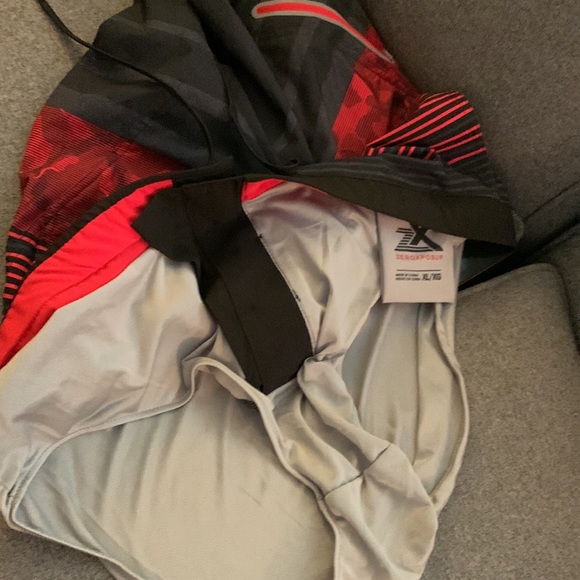 Red and black swim trunks w drawstring and mesh lining szXL - Picture 7 of 7